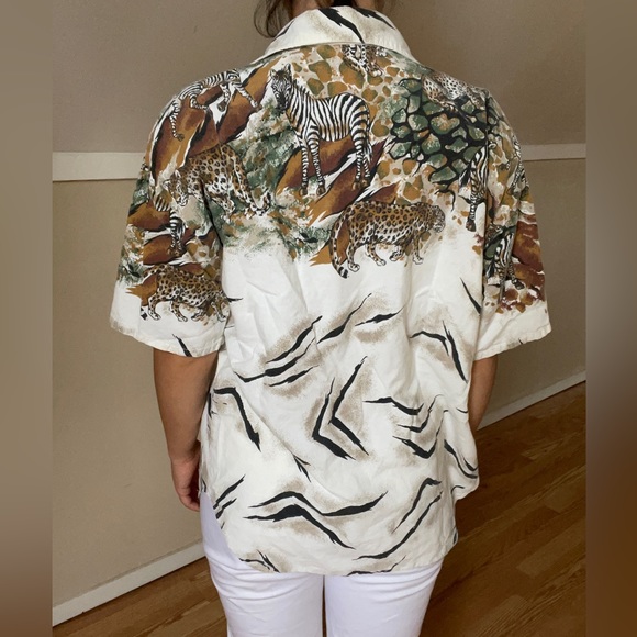 ✨ vintage animal, print button up ✨ - Picture 3 of 5